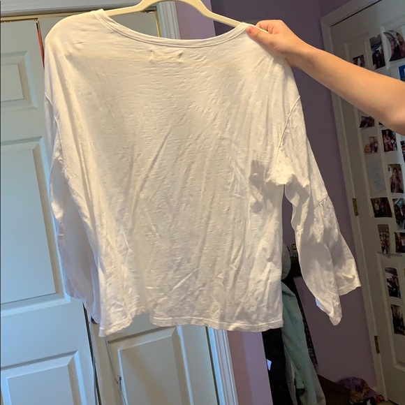 White blouse - Picture 2 of 3